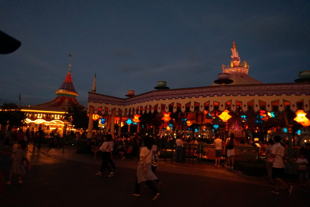 ディズニーランドの夕暮れ