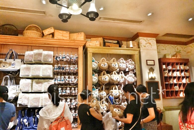 ダッフィーグッズ店内