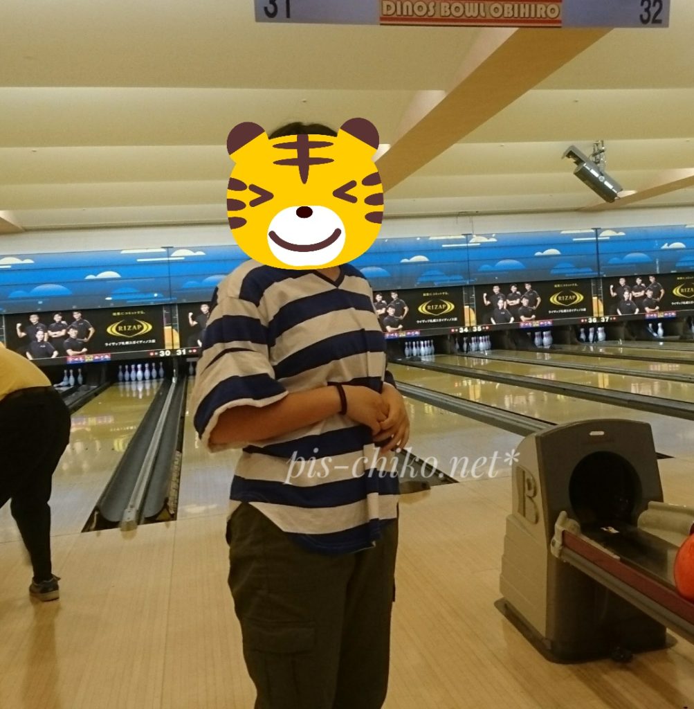 カーゴパンツ、カーキ